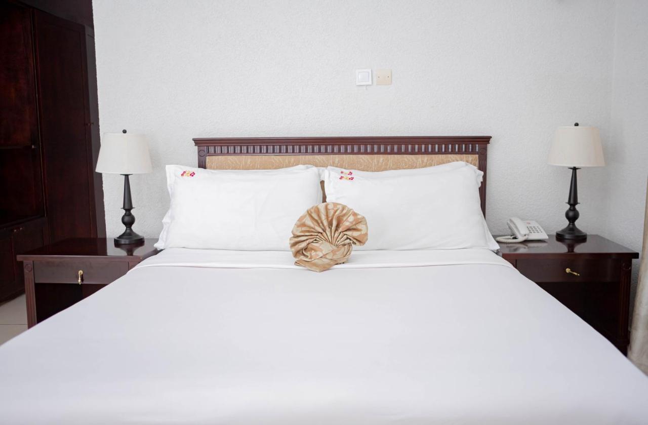 Hotel Hibiscus Louis Libreville Exteriör bild